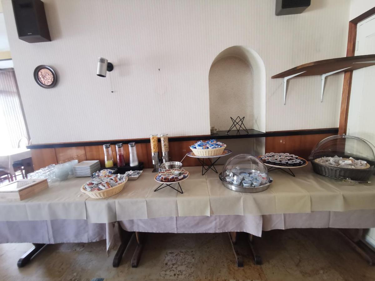Hotel Le Tourisme Эмбрён Экстерьер фото